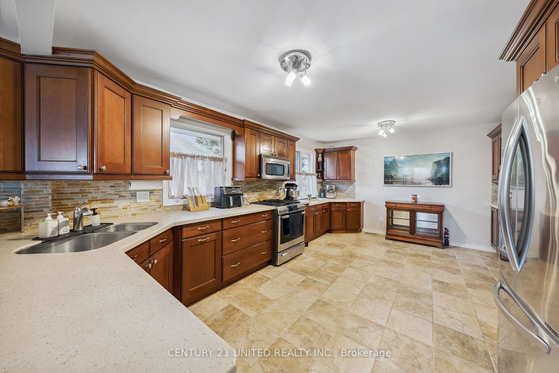 16 Montague Crt