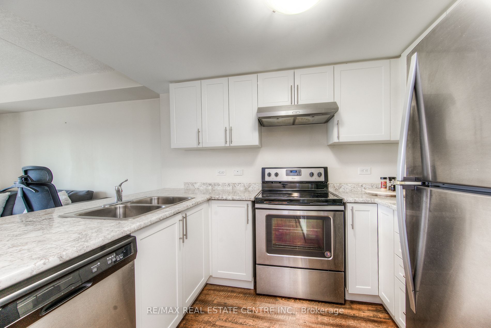 7 Kay Cres, #515