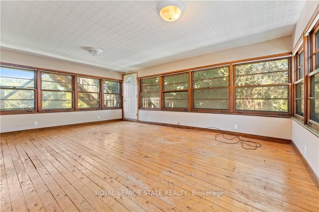 32 Rosslyn Ave S