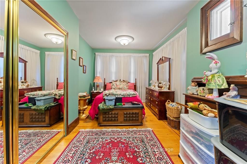 32 Rosslyn Ave S