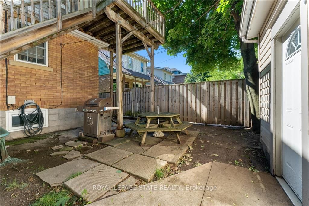 32 Rosslyn Ave S