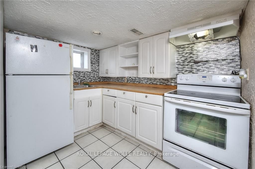 110-116 Erb St W