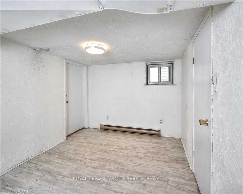 110-116 Erb St W