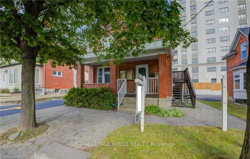 110-116 Erb St W