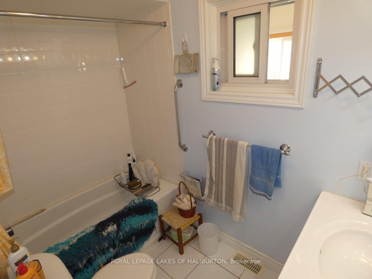 43 Bobcaygeon Rd