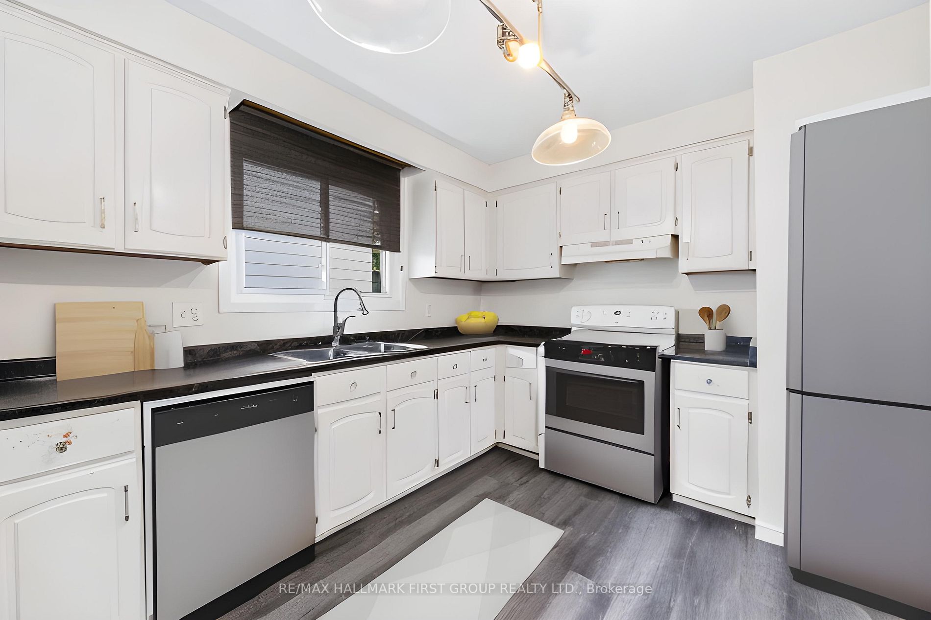 585 Barbara St