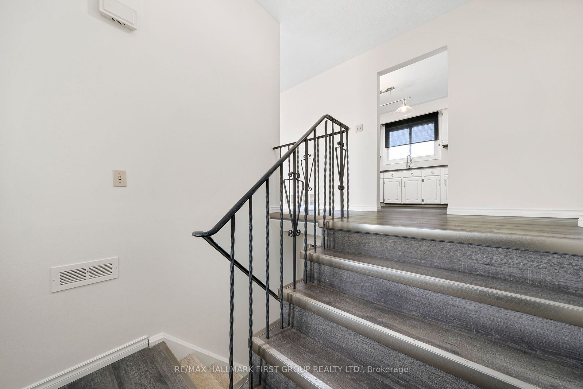 585 Barbara St