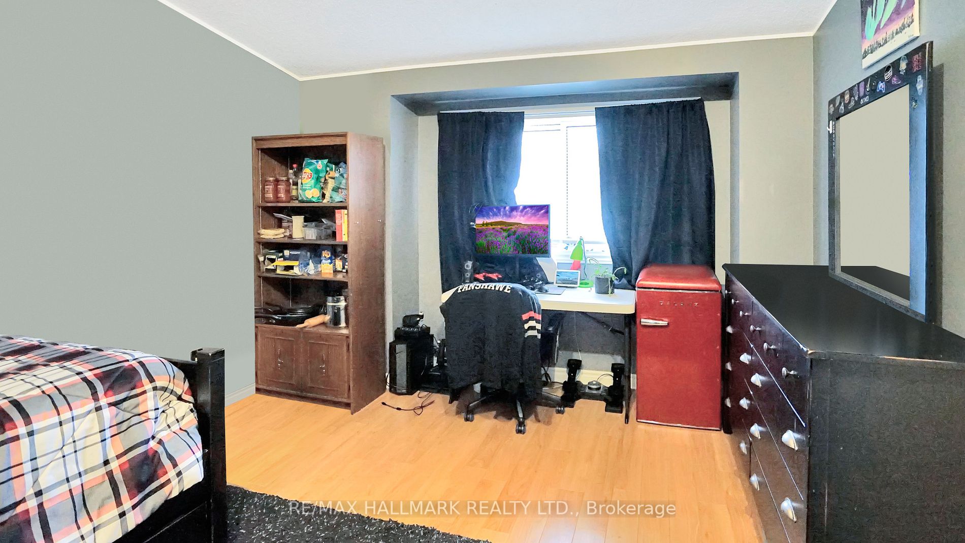 536 Third St, #27