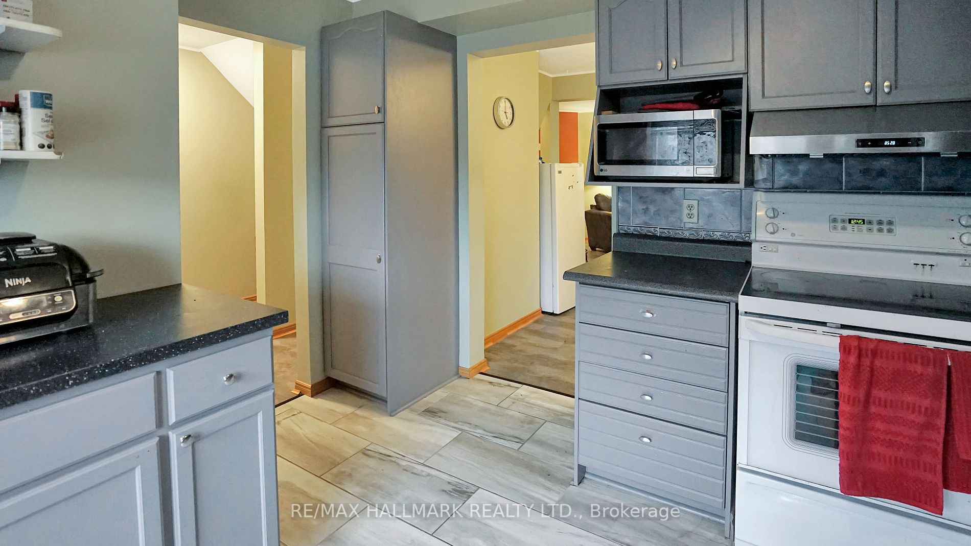 536 Third St, #27
