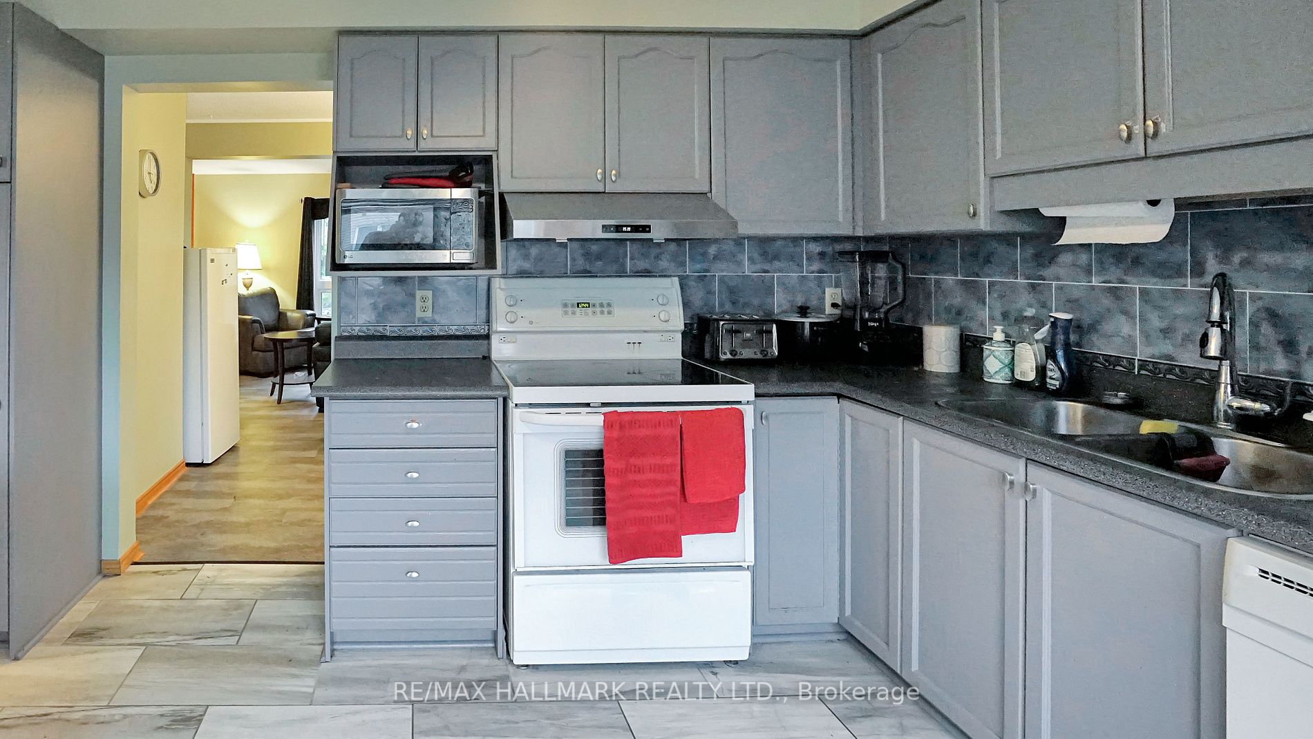 536 Third St, #27
