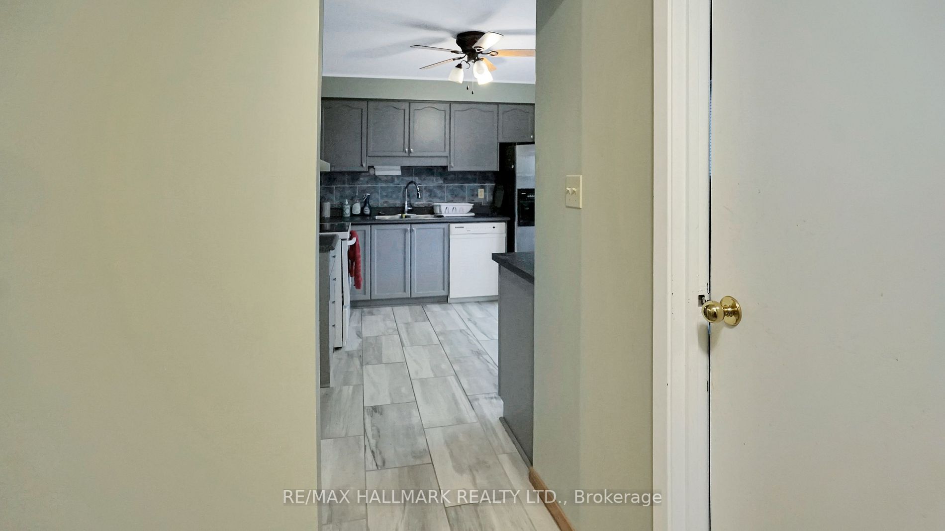 536 Third St, #27