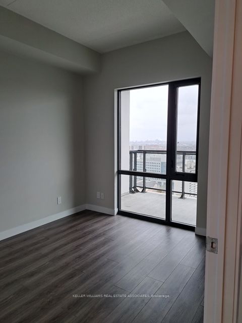 15 Queen St S, #1912