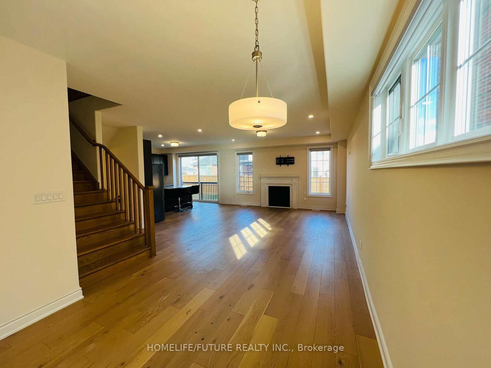 9 Fairhurst St