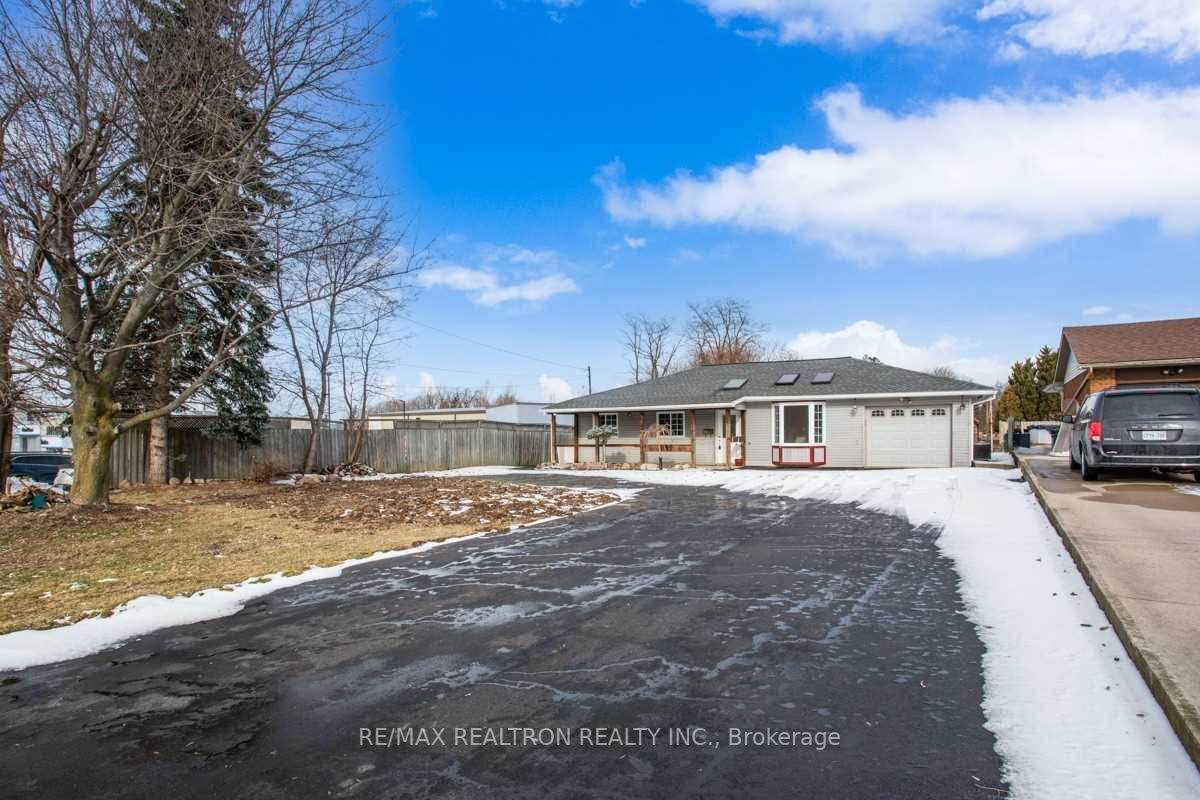 8506 Twenty Rd E