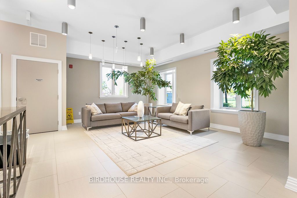 25 King St, #301