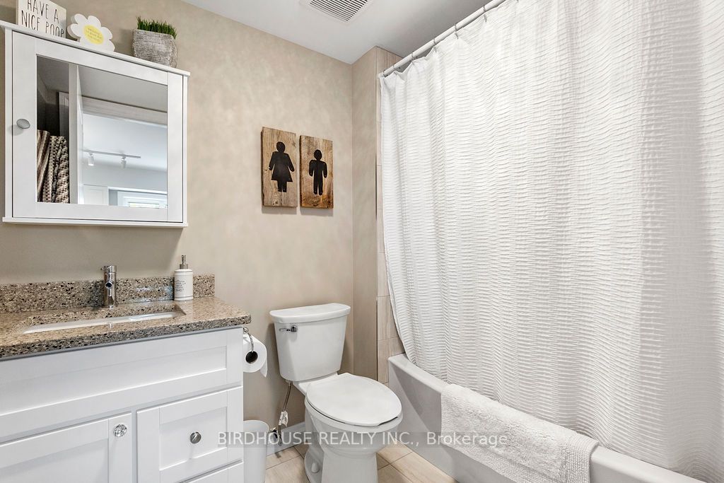 25 King St, #301