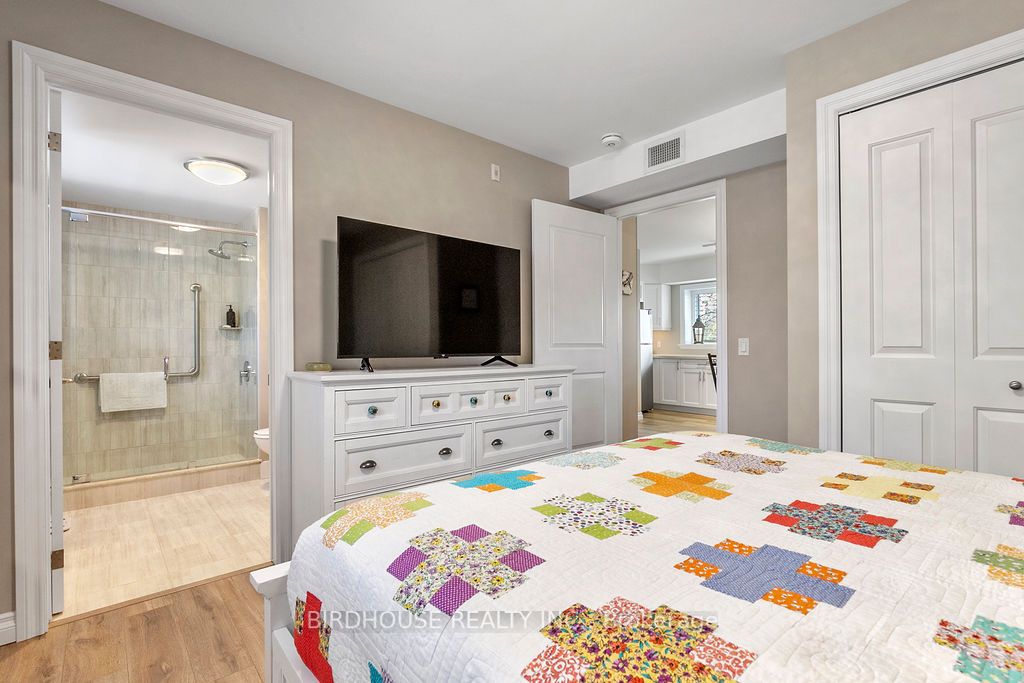 25 King St, #301
