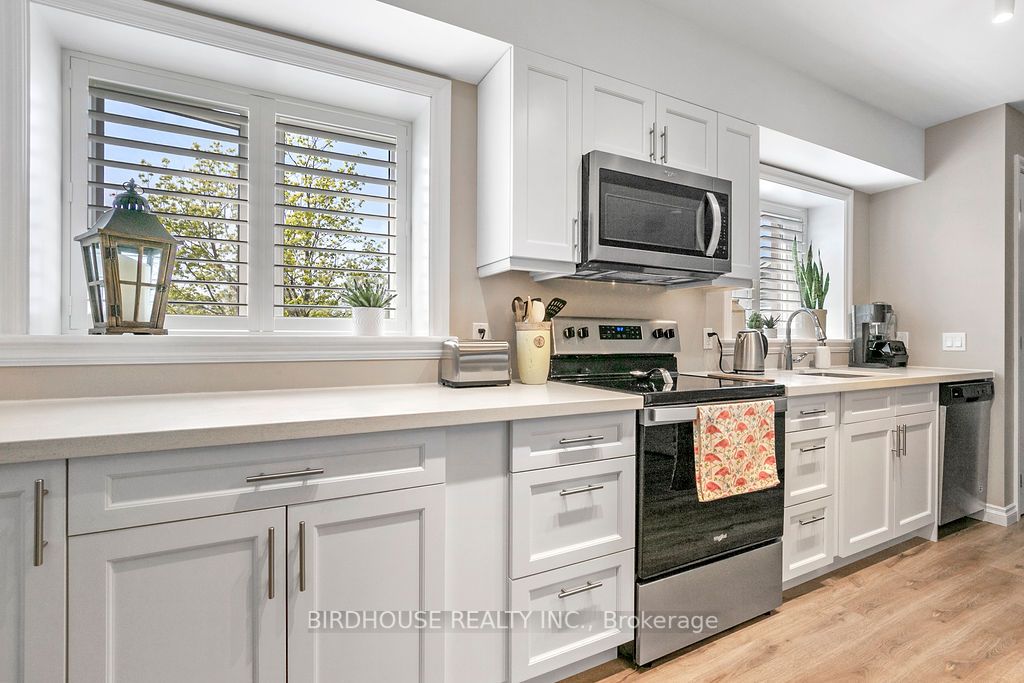 25 King St, #301