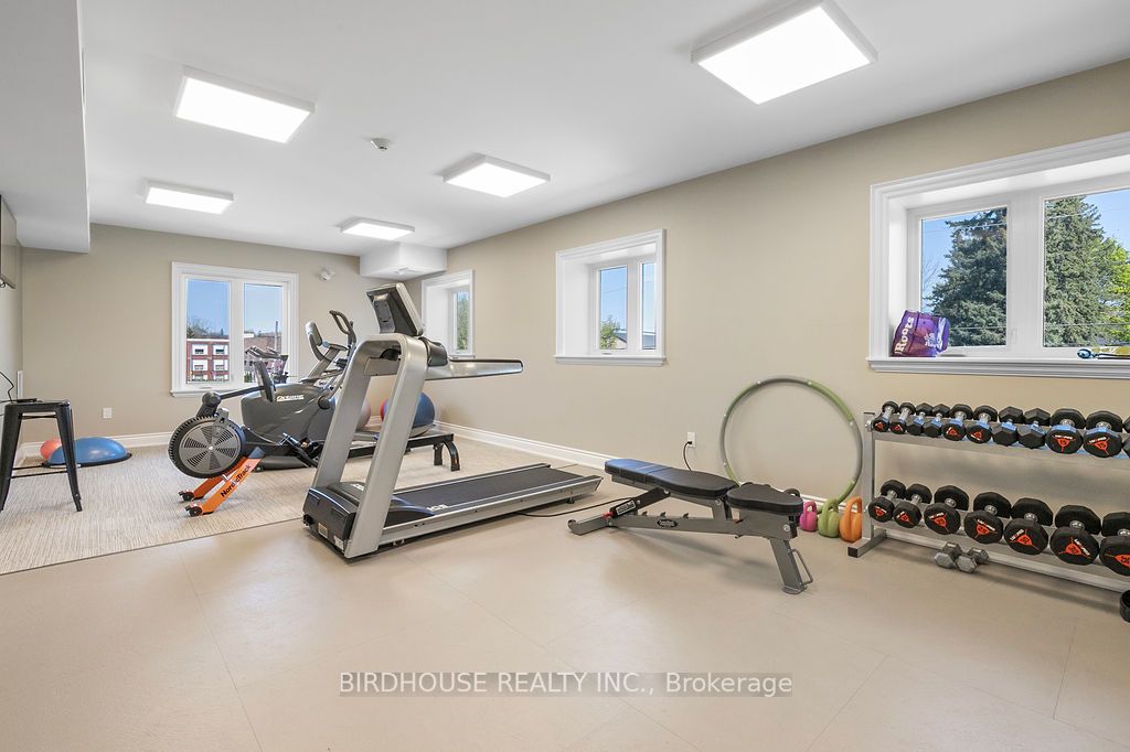 25 King St, #301