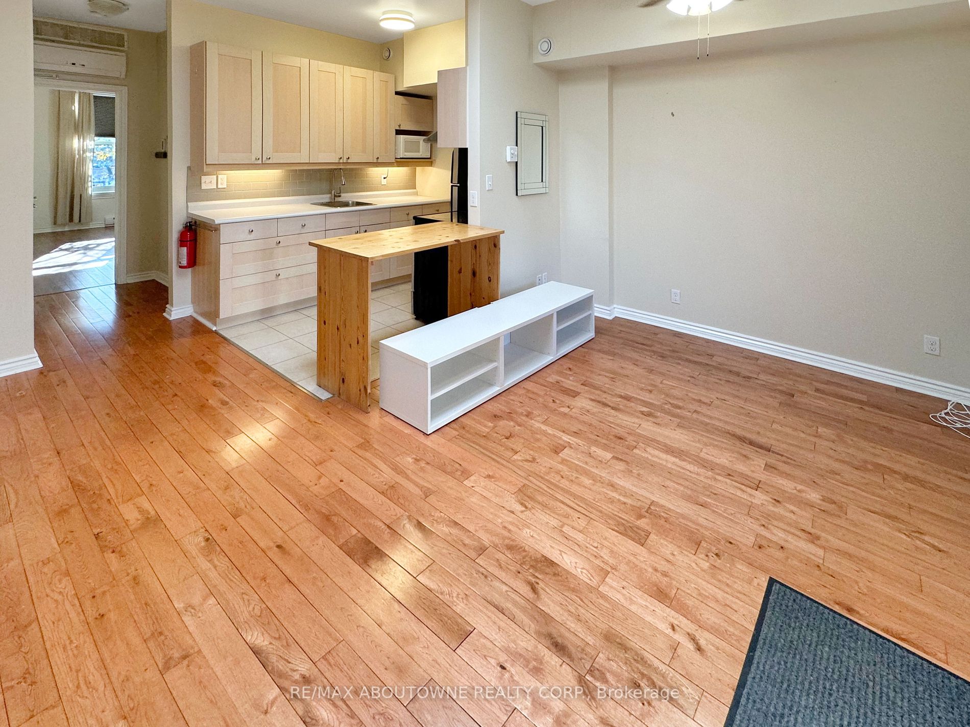 67 King St W, #1