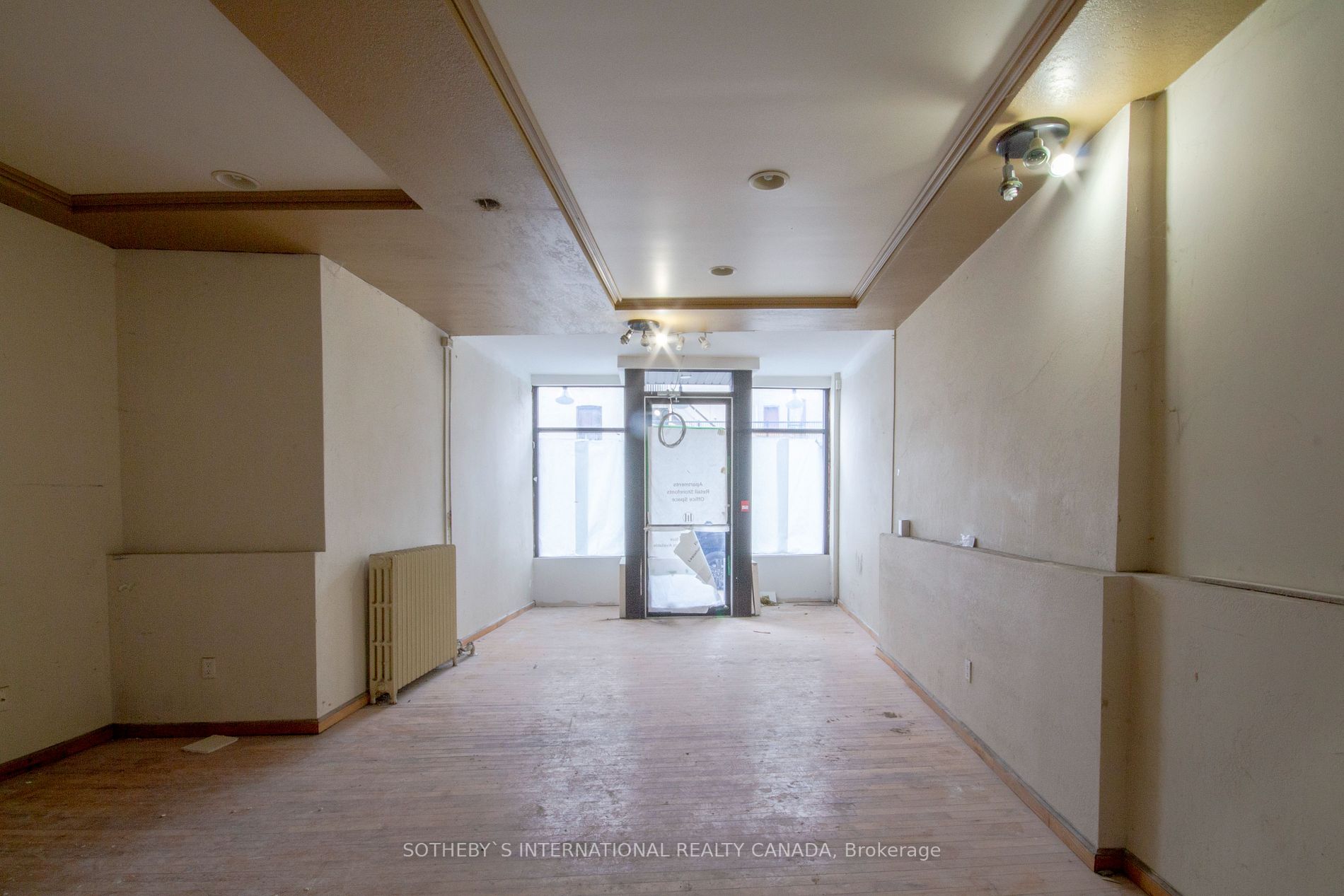 463 King St E