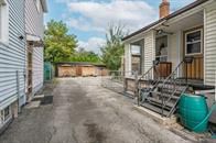 381-383 Macnab St N