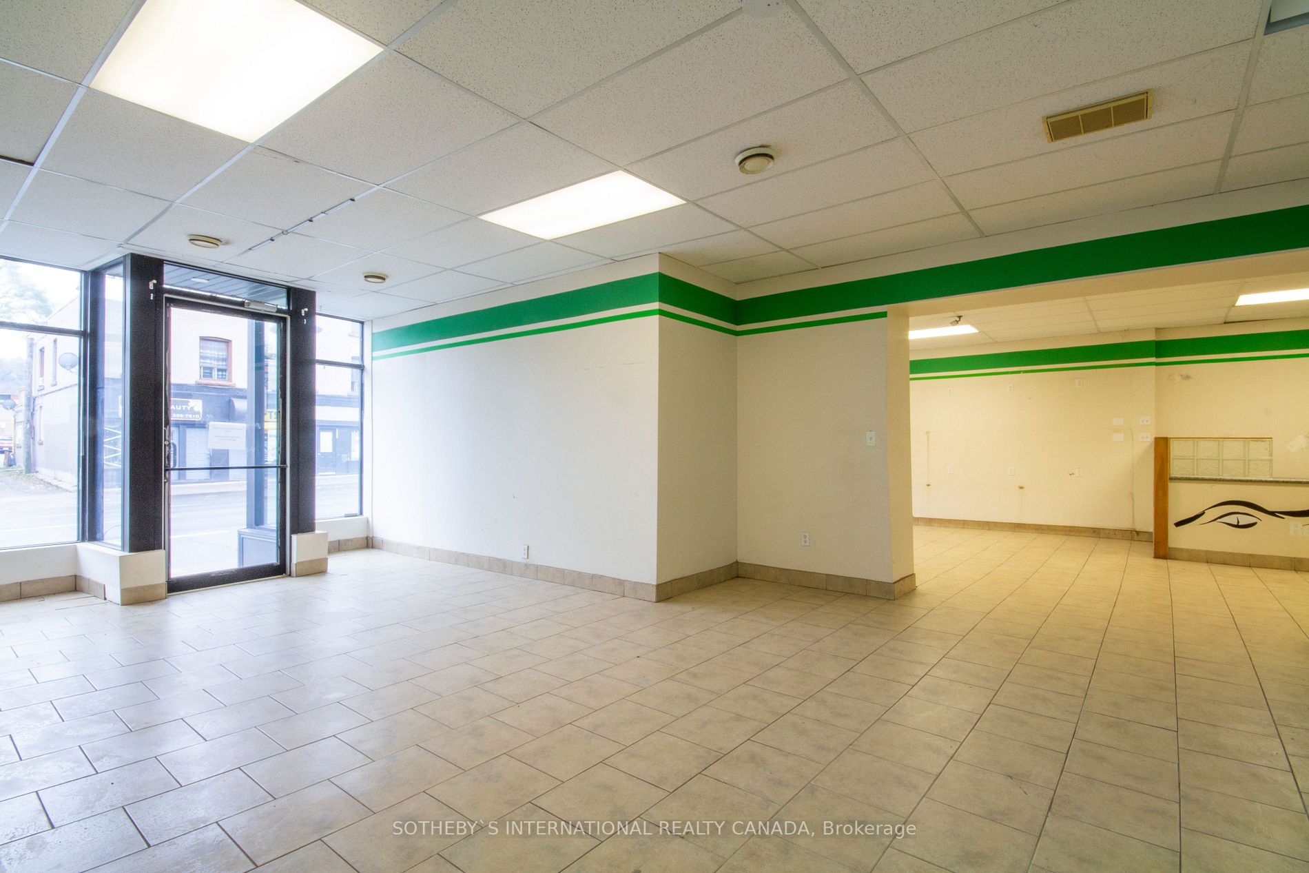 467 King St E