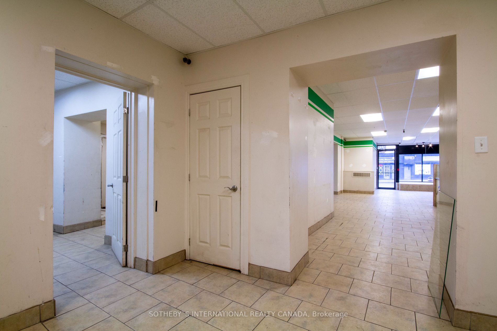 467 King St E