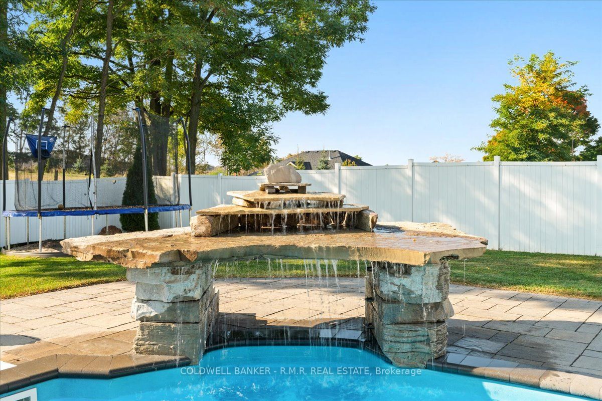 17 Sunset Dr