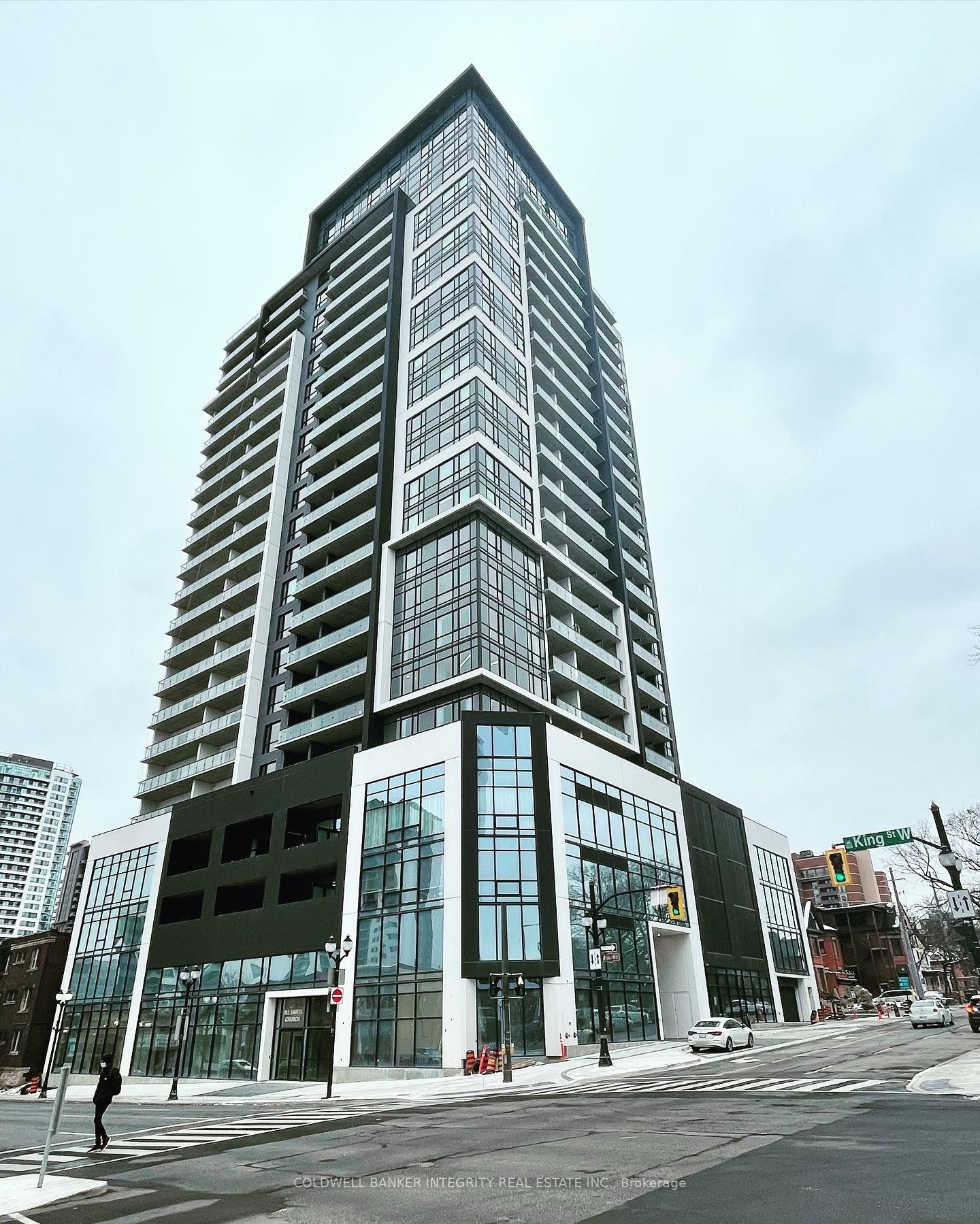 15 Queen St S, #813
