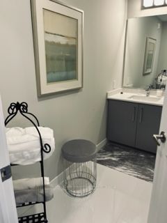 15 Queen St S, #813