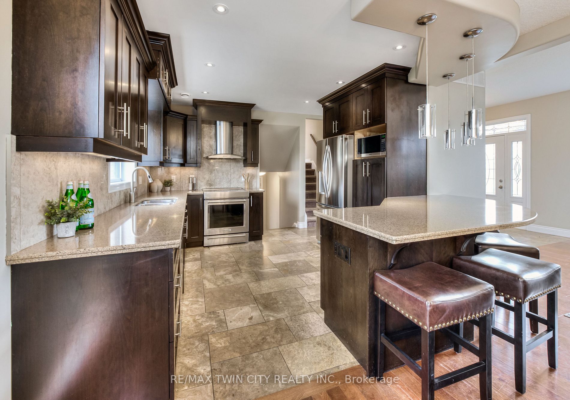 44 Plaza Crt