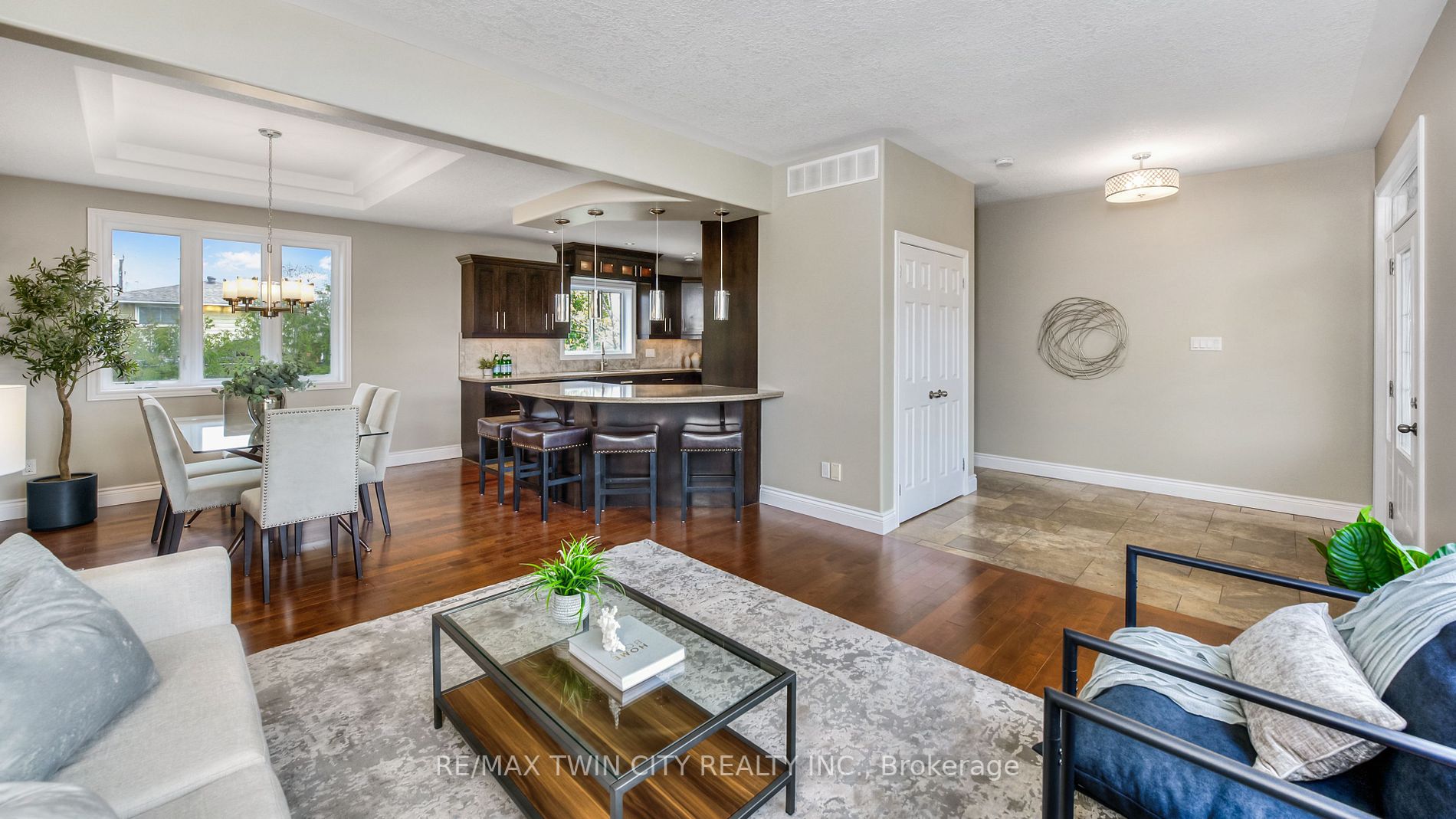 44 Plaza Crt