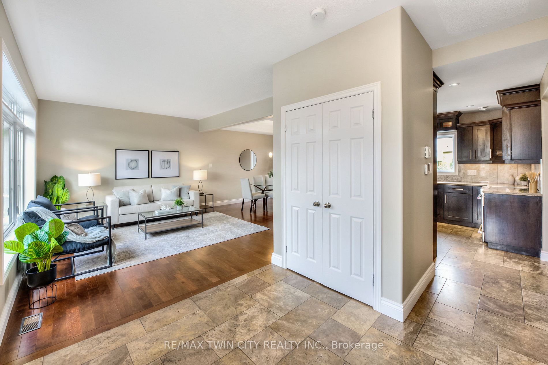 44 Plaza Crt
