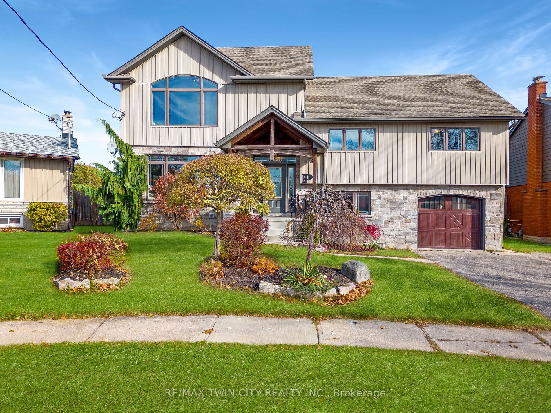 44 Plaza Crt