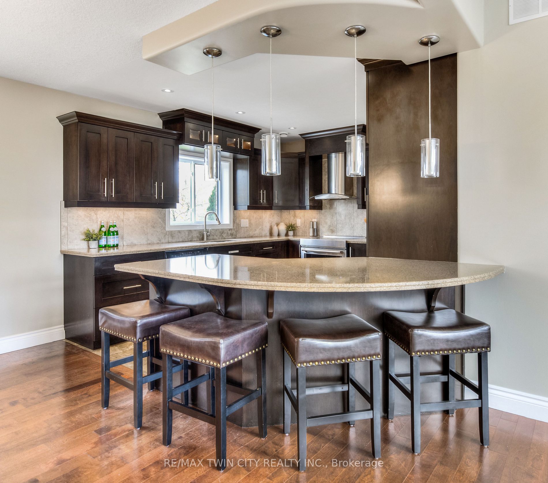 44 Plaza Crt