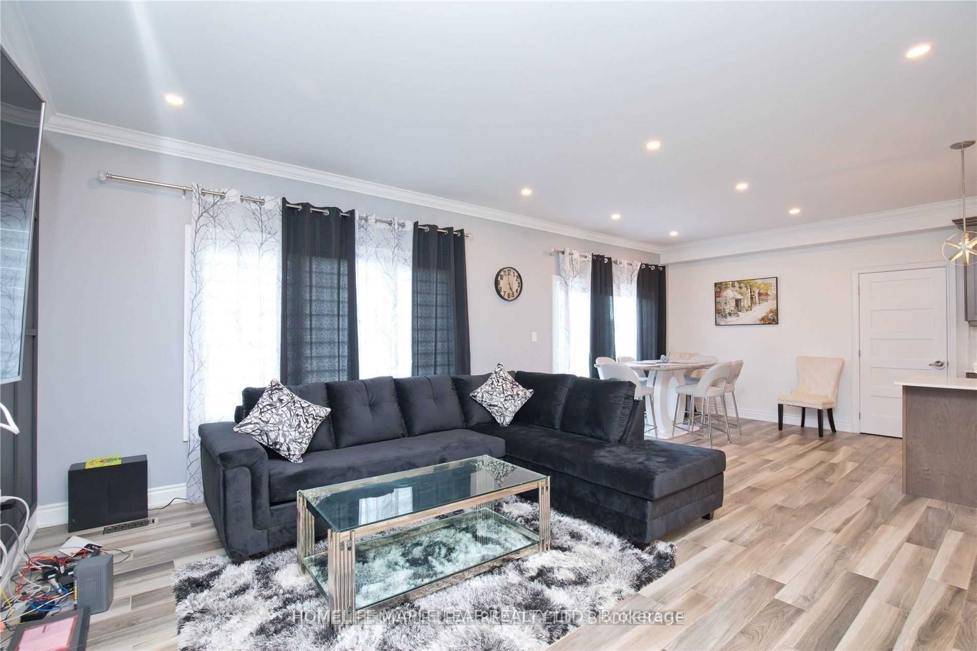 24 Country Meadows Dr