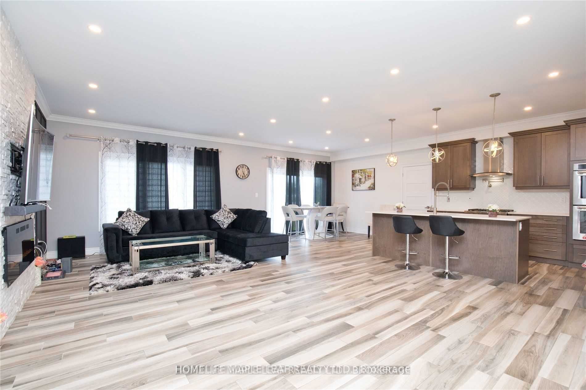 24 Country Meadows Dr