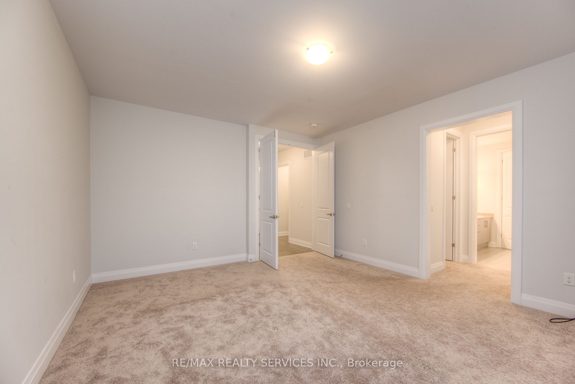 774 Queenston Blvd