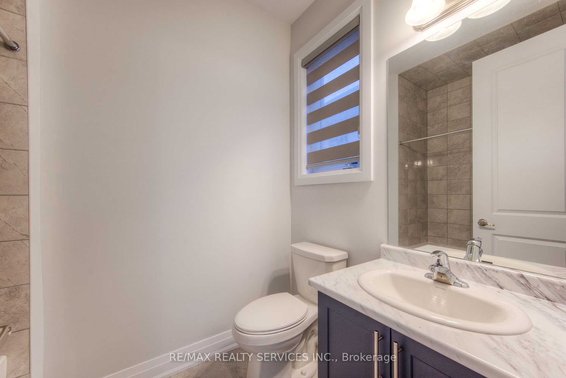 774 Queenston Blvd
