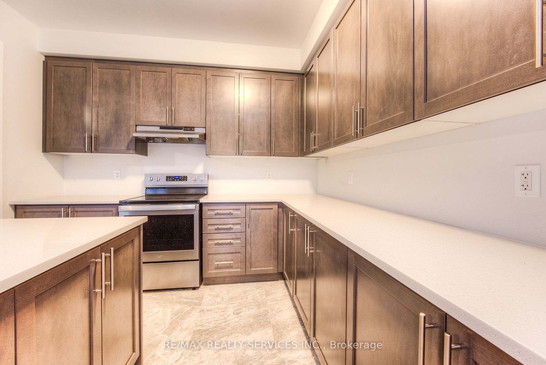 774 Queenston Blvd