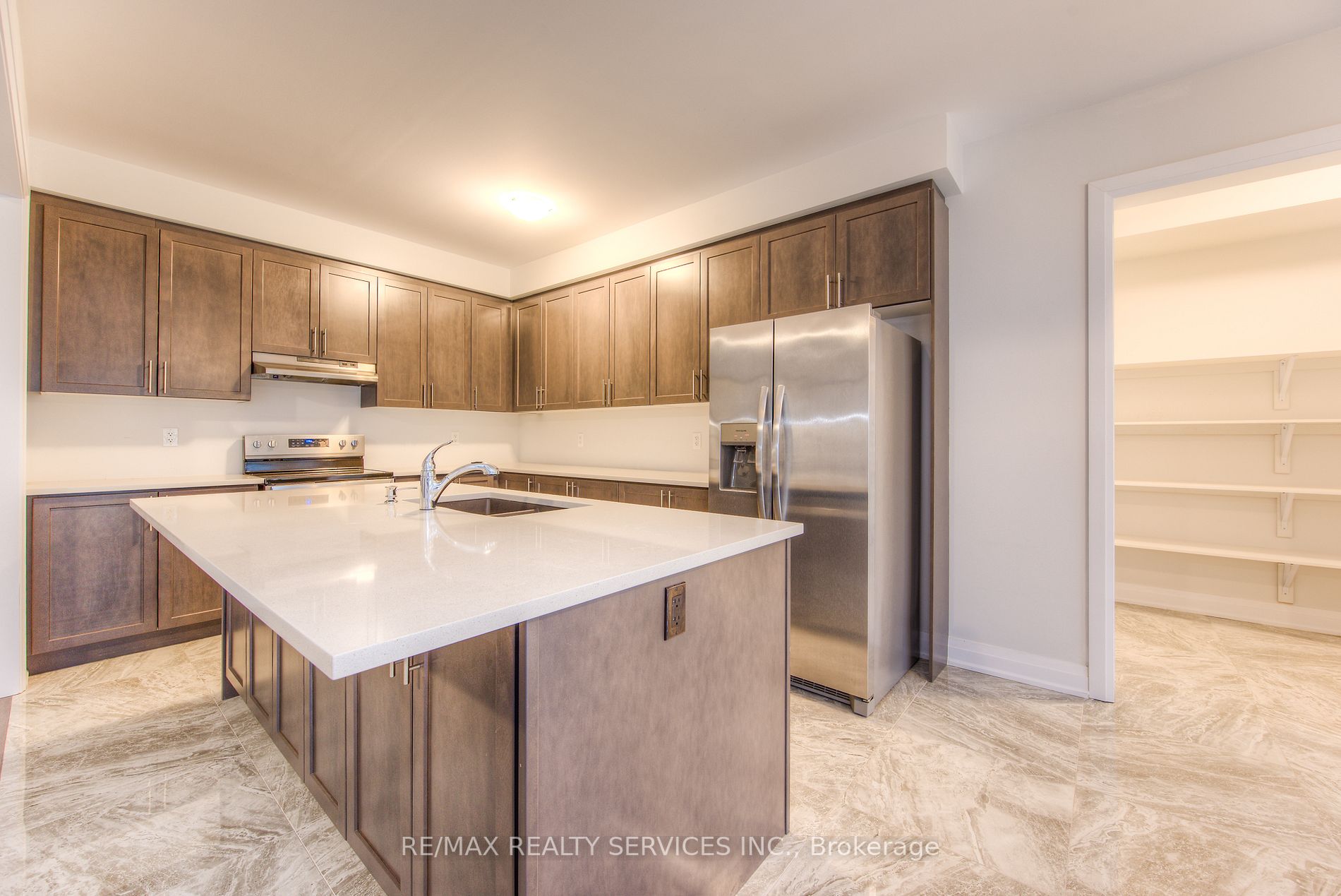 774 Queenston Blvd