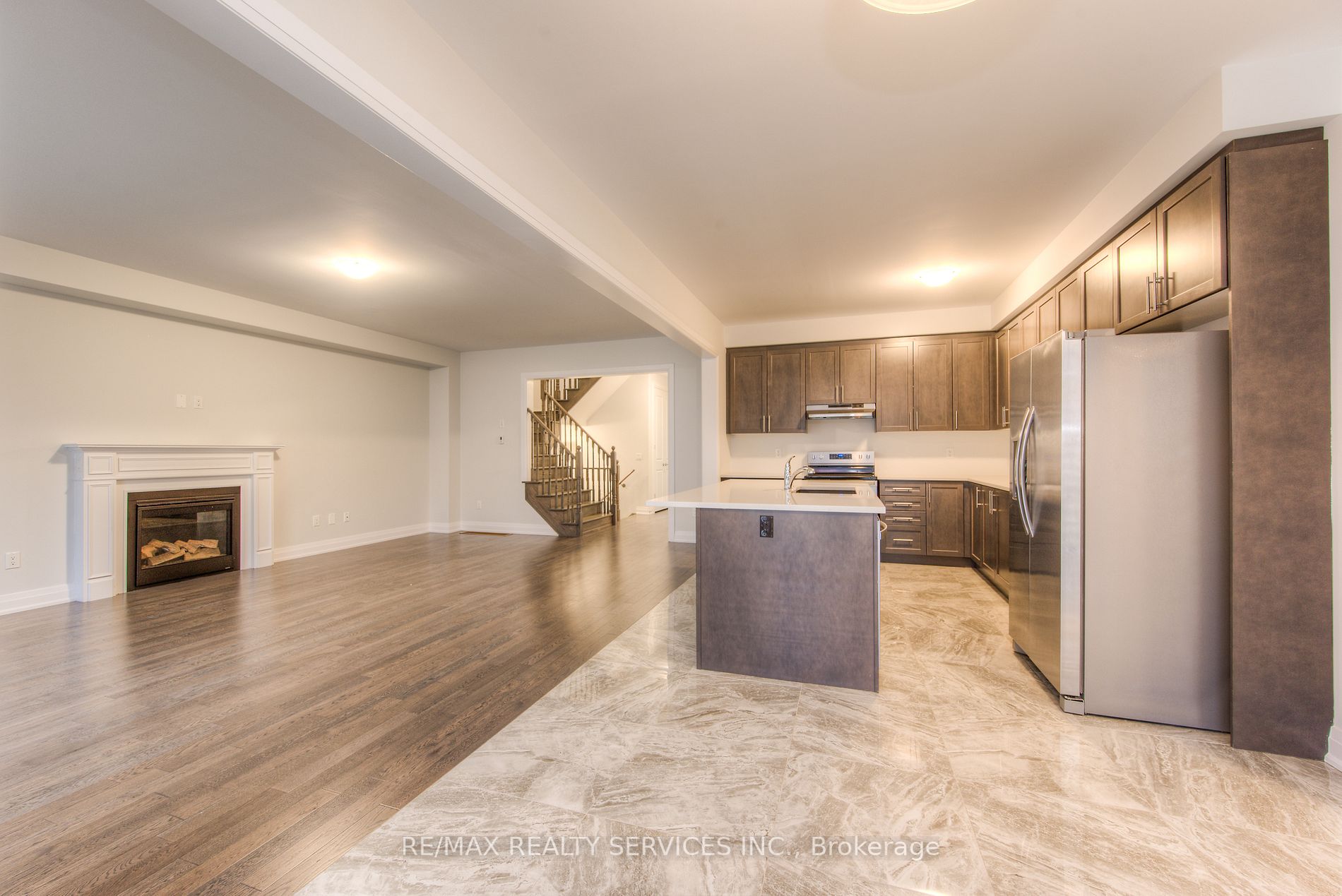 774 Queenston Blvd