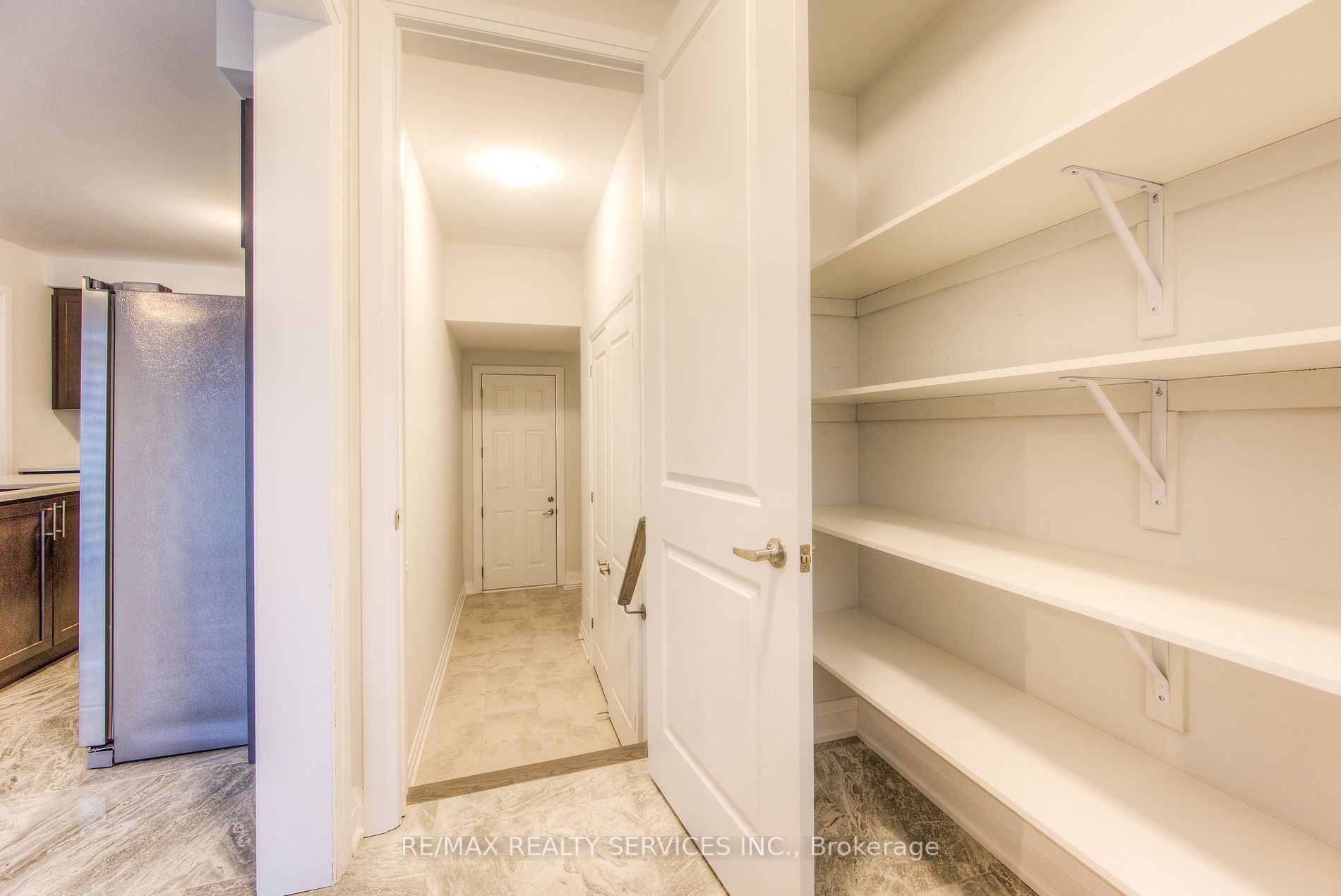 774 Queenston Blvd