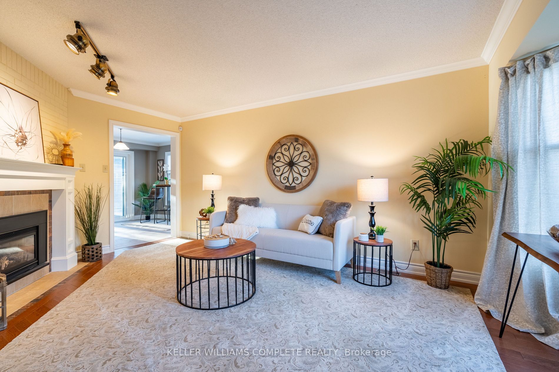 2 Willowtree Crt