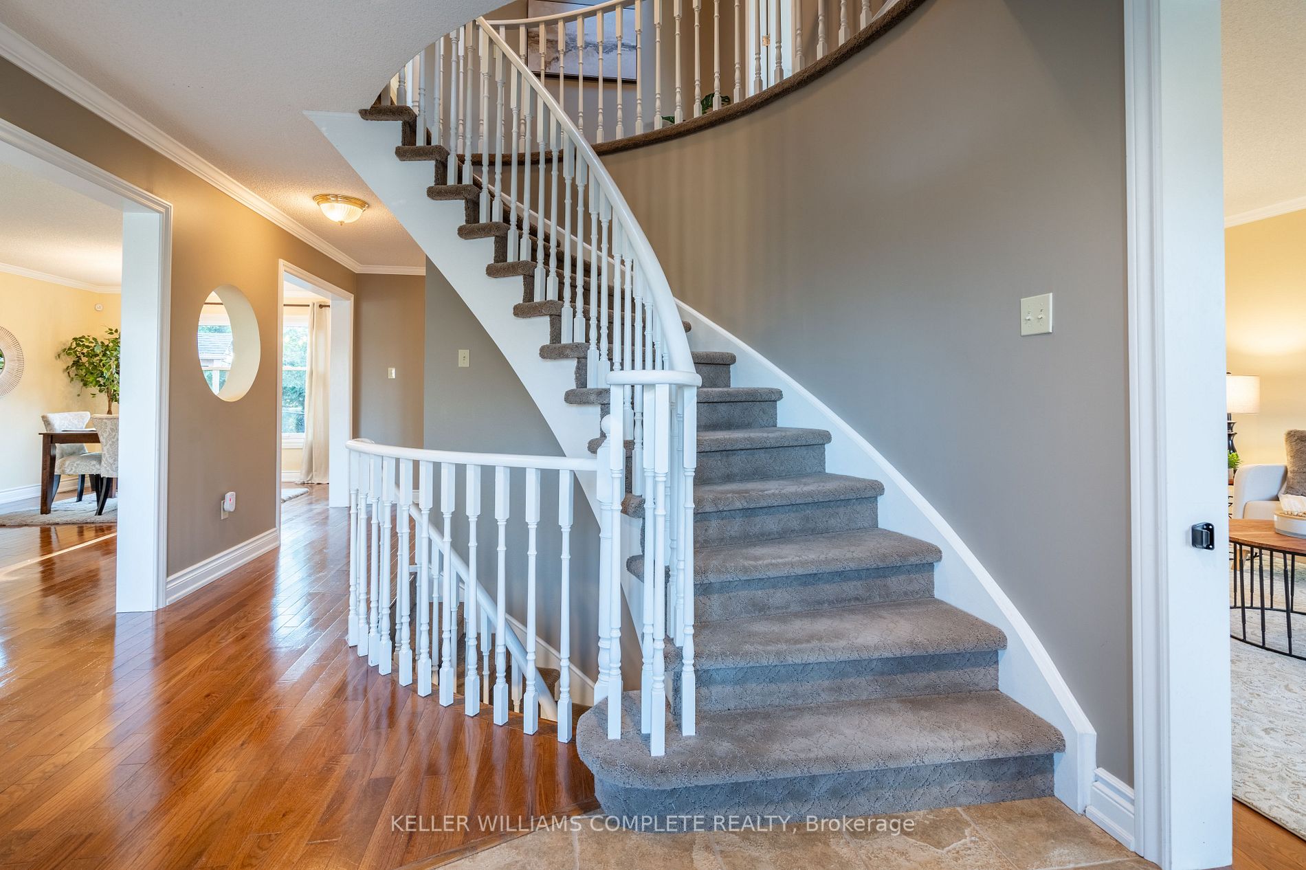2 Willowtree Crt