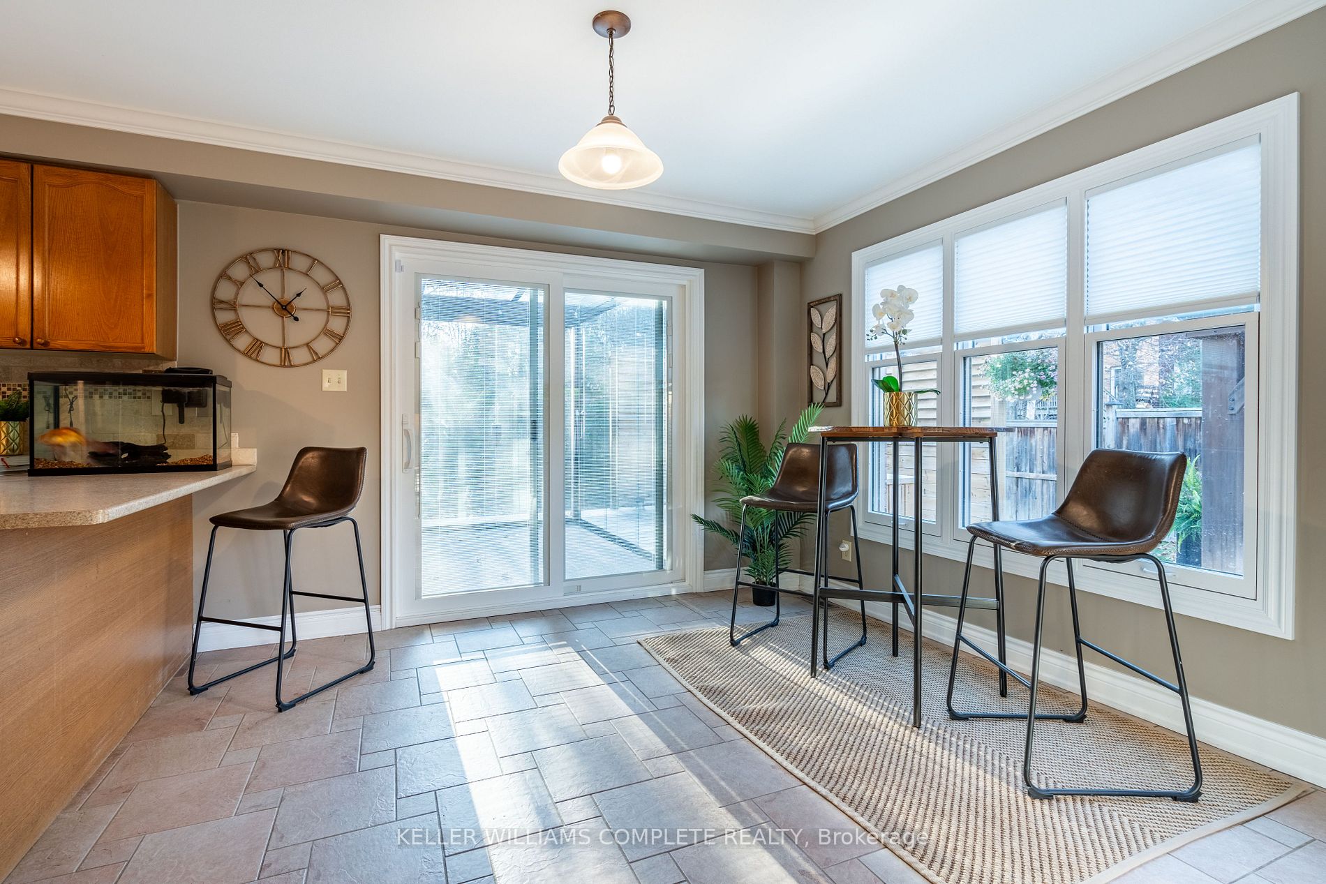 2 Willowtree Crt