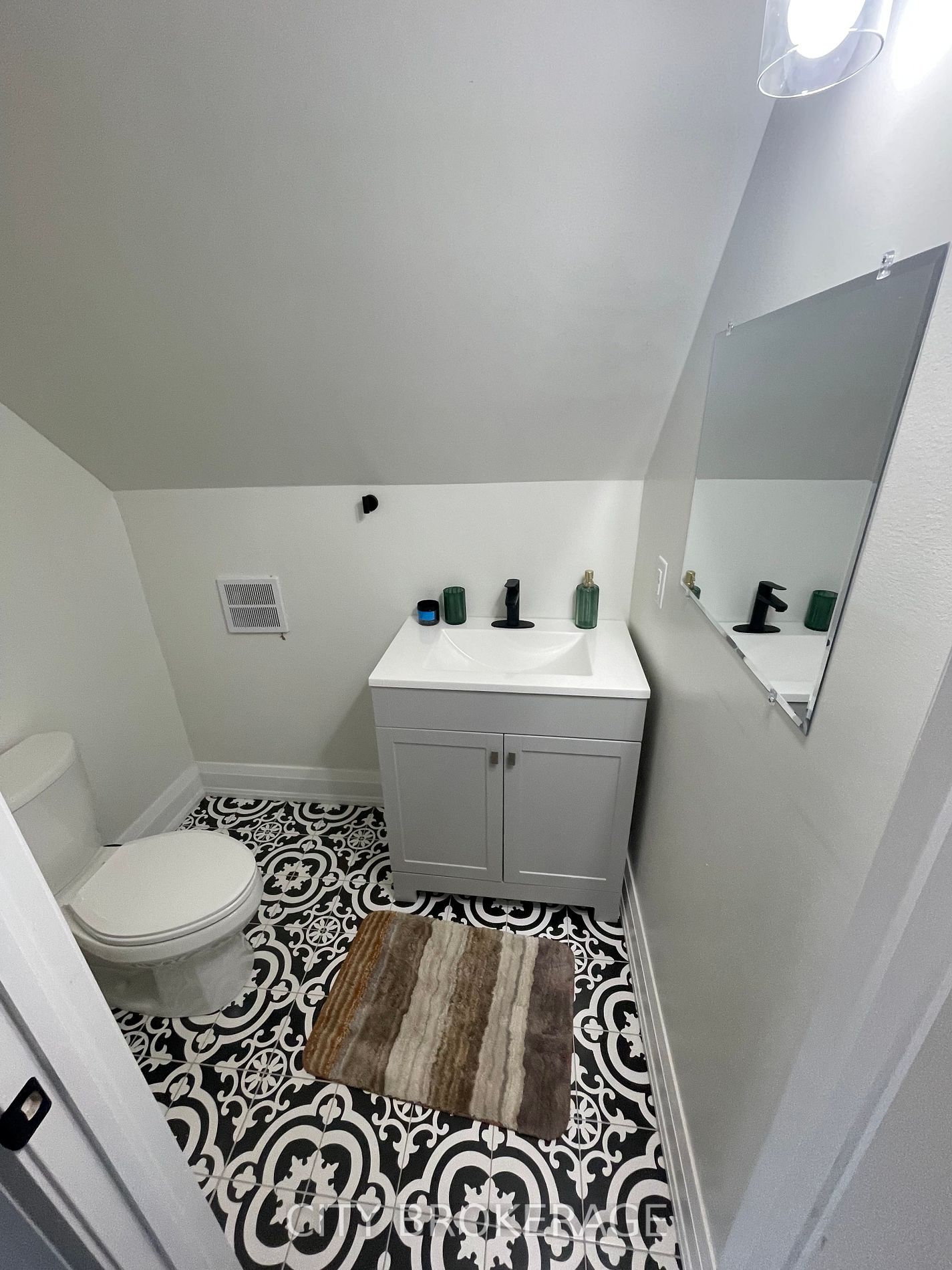28 Burris St, #1