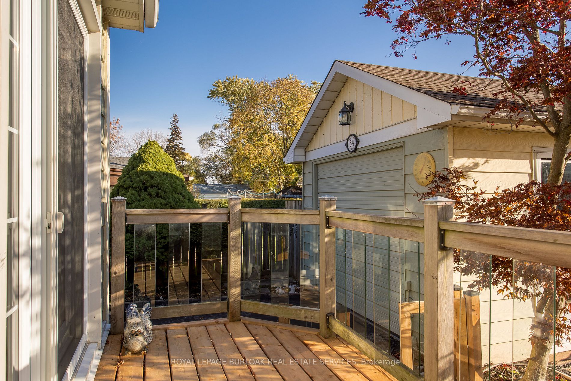 54 Lakeview Ave