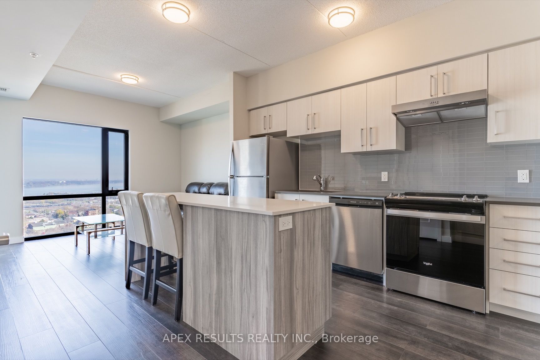 15 Queen St S, #2109